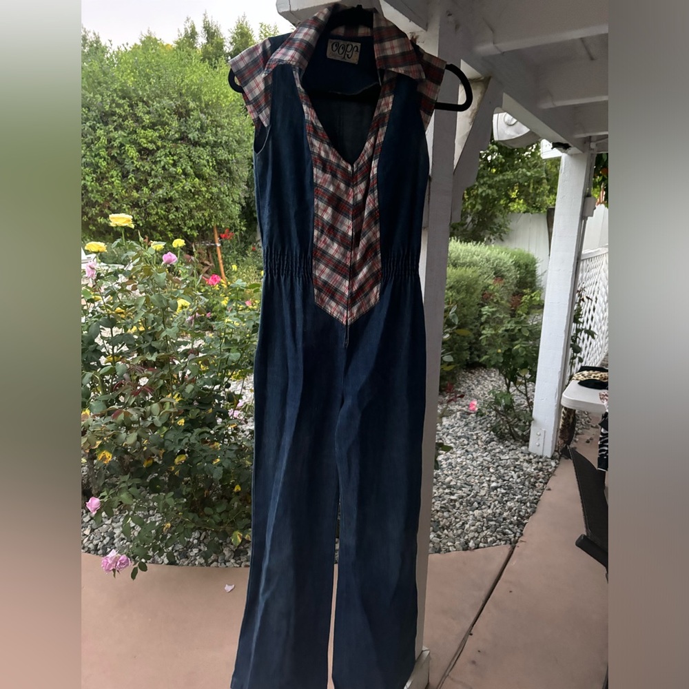 vintage jumper plaid denim flair this has a zip-up front and trendy bellbottoms